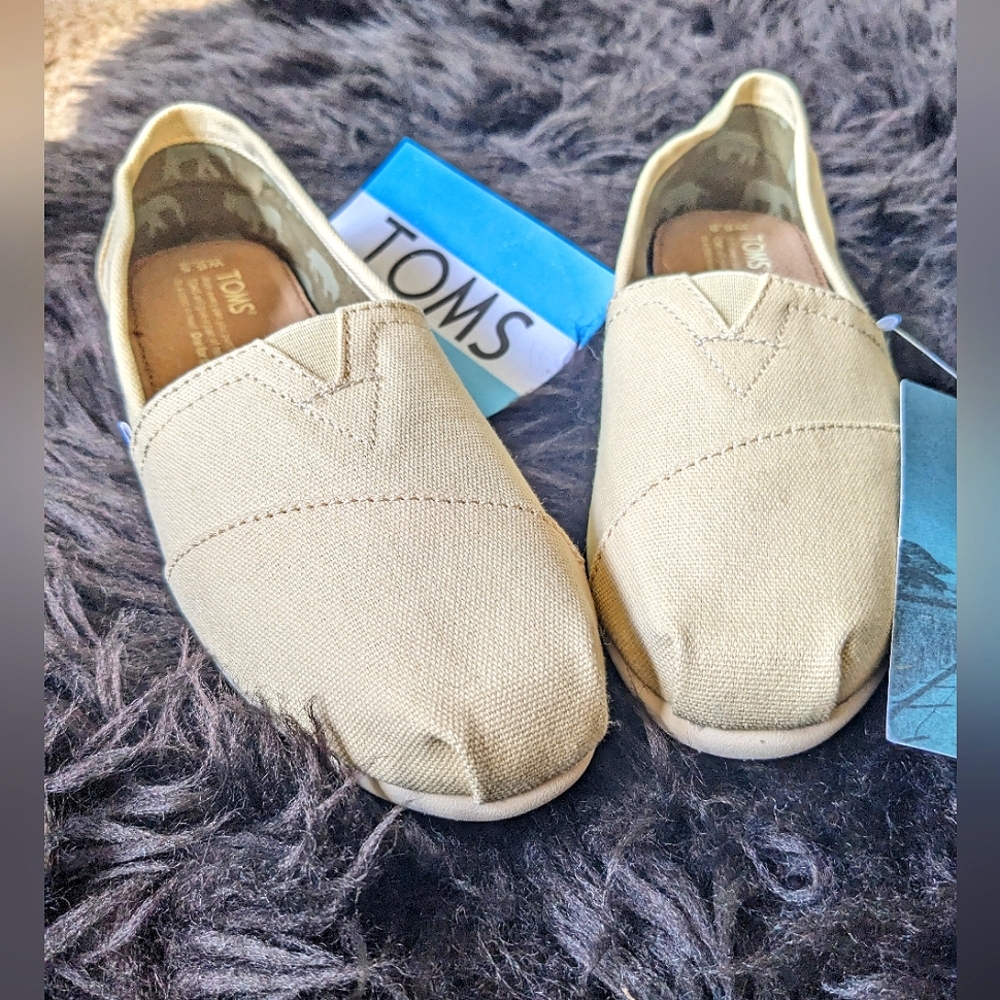 TOMS shoes 6.5 women's  Canvas slip on 🎁 original Box & sticker 👍 authentic